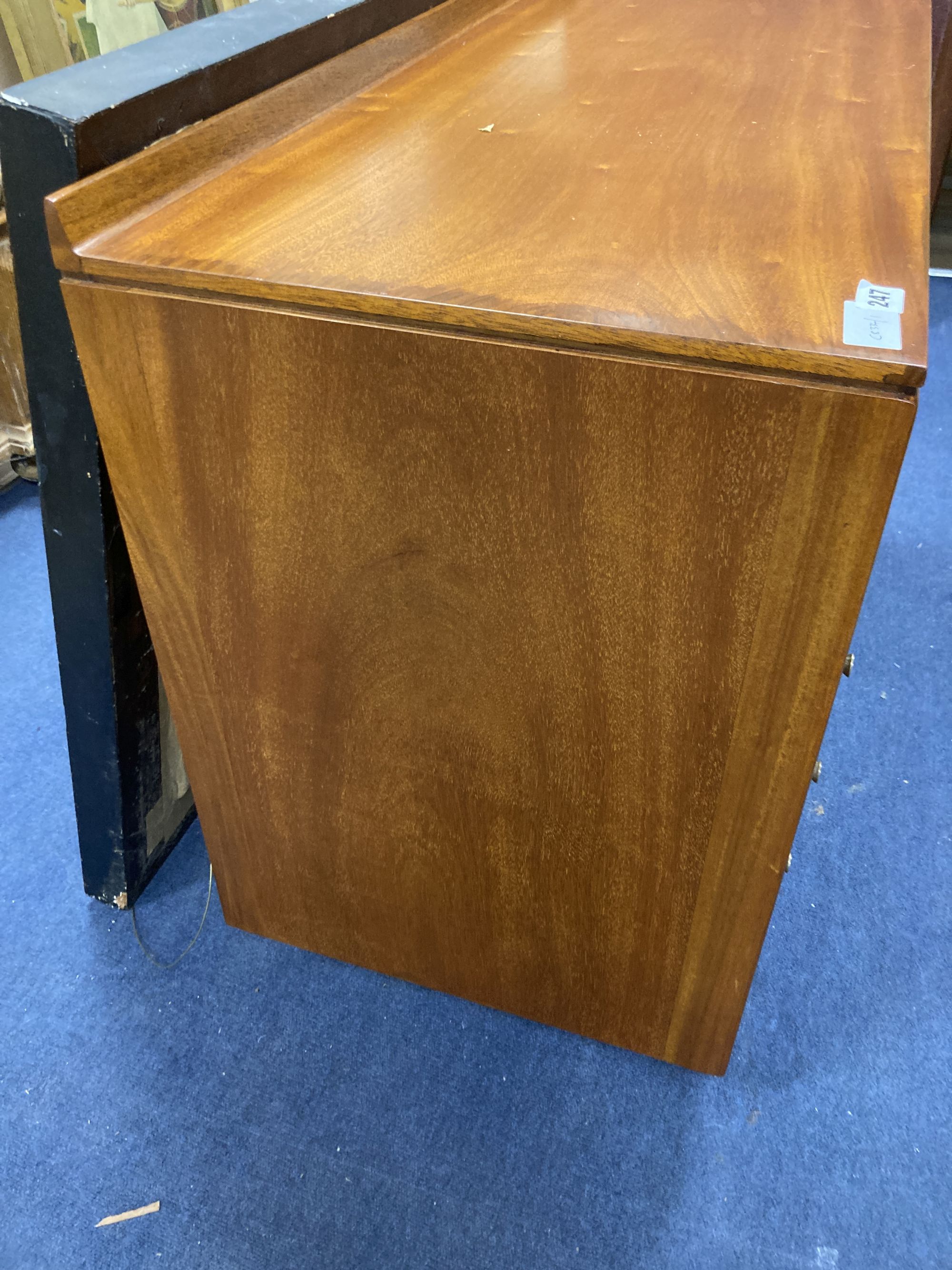 A Robert Heritage teak chest of drawers, width 99cm, depth 45cm, height 75cm